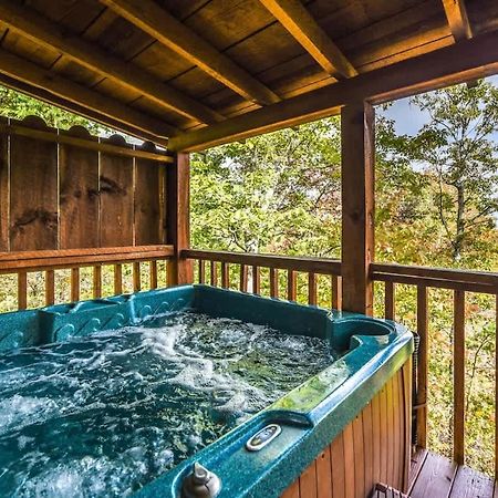 View! Cozy, Private, Fireplace, Hot Tub Log Cabin, Honeymoon! Sevierville Buitenkant foto