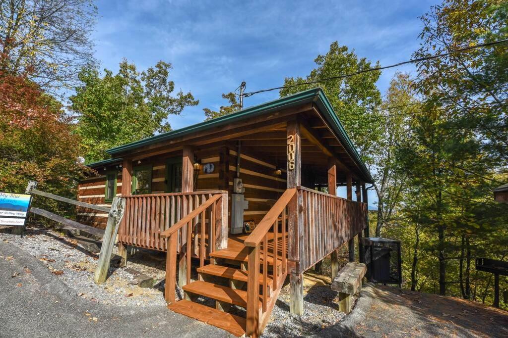 View! Cozy, Private, Fireplace, Hot Tub Log Cabin, Honeymoon! Sevierville Buitenkant foto