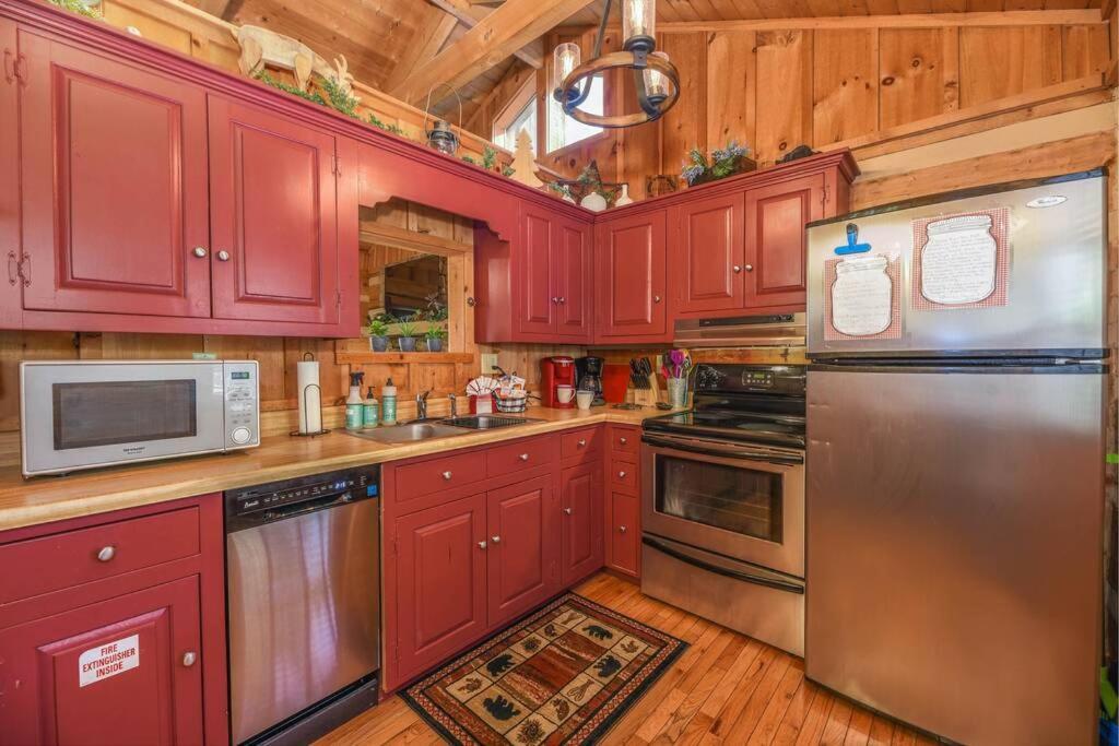 View! Cozy, Private, Fireplace, Hot Tub Log Cabin, Honeymoon! Sevierville Buitenkant foto