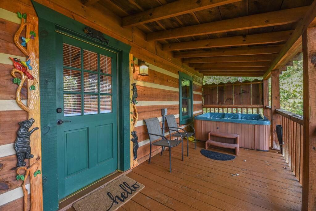 View! Cozy, Private, Fireplace, Hot Tub Log Cabin, Honeymoon! Sevierville Buitenkant foto