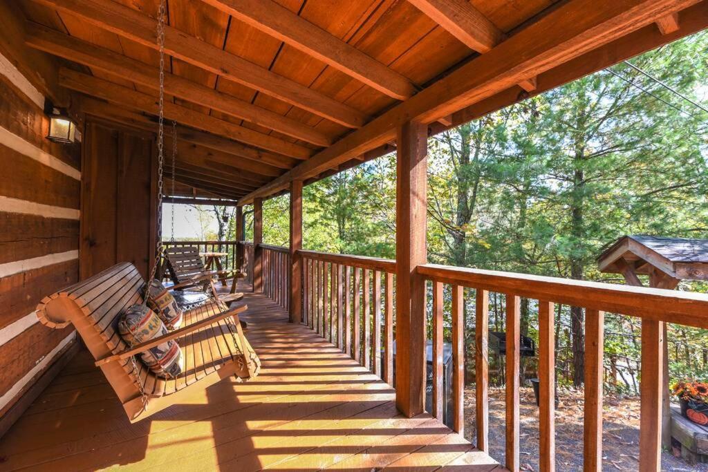 View! Cozy, Private, Fireplace, Hot Tub Log Cabin, Honeymoon! Sevierville Buitenkant foto