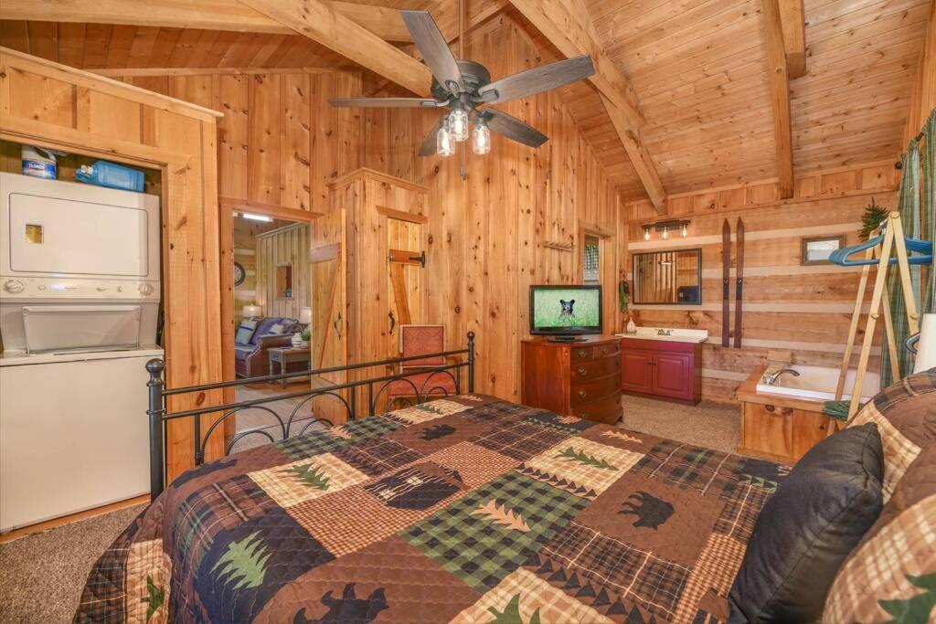 View! Cozy, Private, Fireplace, Hot Tub Log Cabin, Honeymoon! Sevierville Buitenkant foto