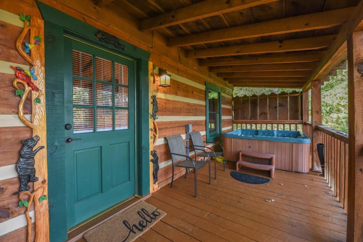 View! Cozy, Private, Fireplace, Hot Tub Log Cabin, Honeymoon! Sevierville Buitenkant foto