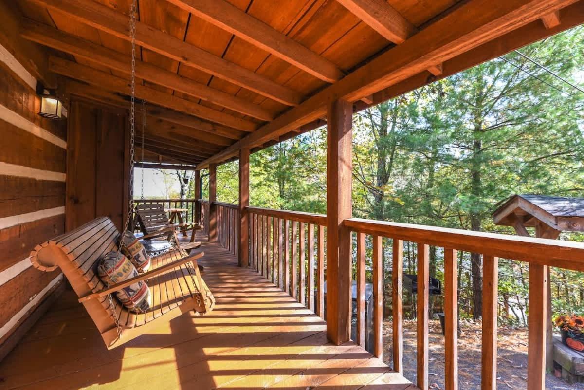 View! Cozy, Private, Fireplace, Hot Tub Log Cabin, Honeymoon! Sevierville Buitenkant foto