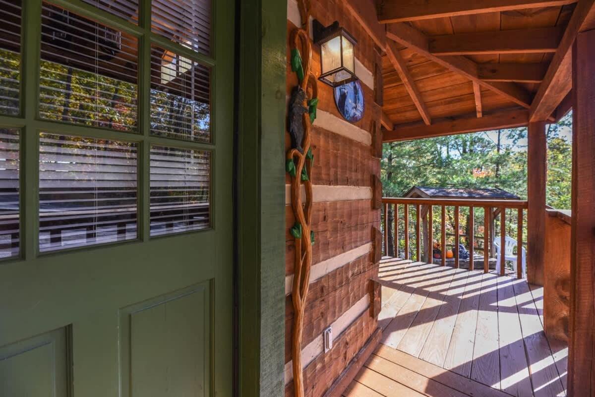 View! Cozy, Private, Fireplace, Hot Tub Log Cabin, Honeymoon! Sevierville Buitenkant foto