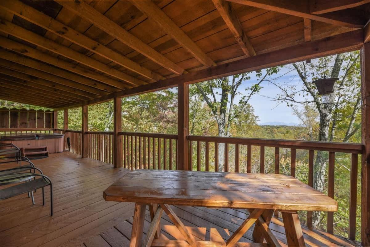 View! Cozy, Private, Fireplace, Hot Tub Log Cabin, Honeymoon! Sevierville Buitenkant foto