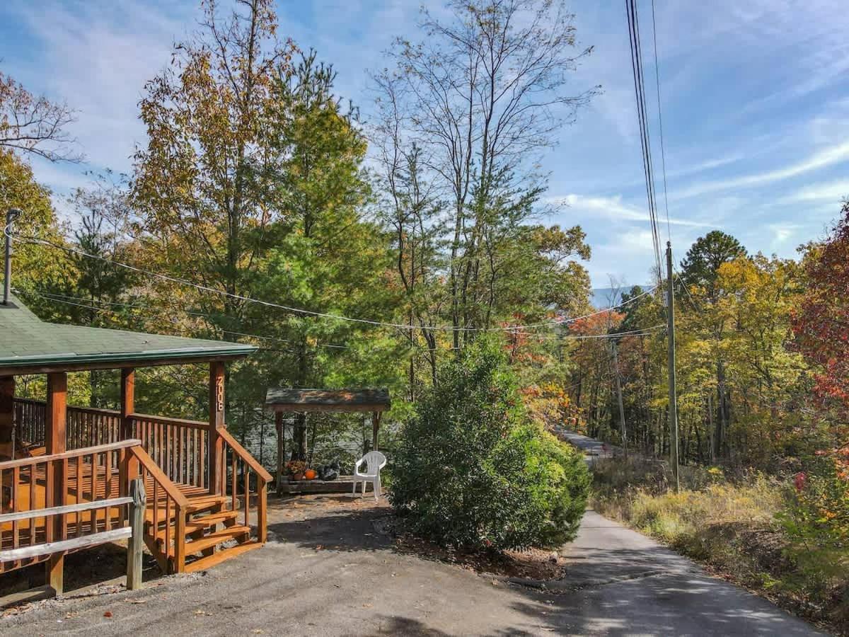 View! Cozy, Private, Fireplace, Hot Tub Log Cabin, Honeymoon! Sevierville Buitenkant foto