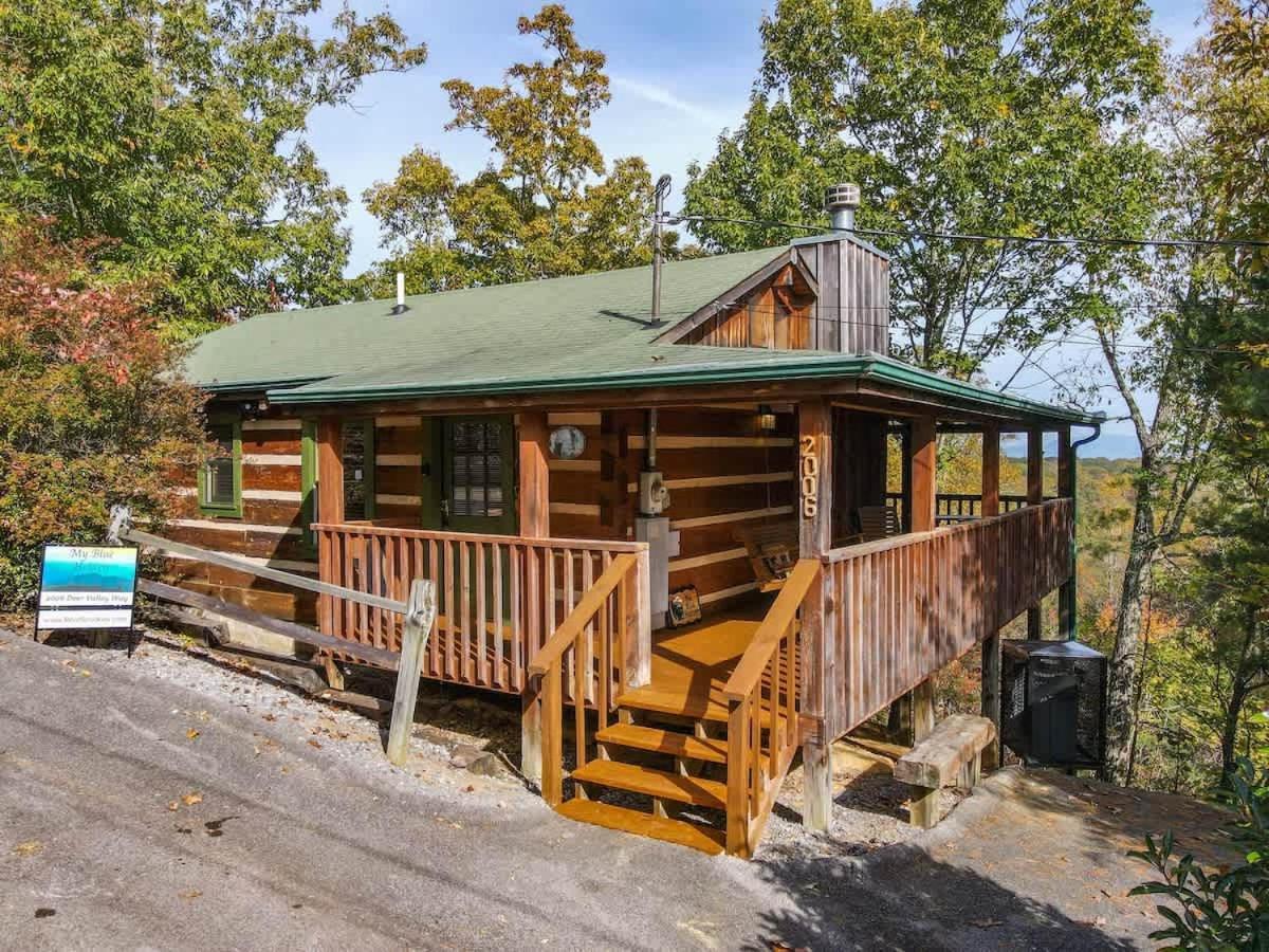 View! Cozy, Private, Fireplace, Hot Tub Log Cabin, Honeymoon! Sevierville Buitenkant foto